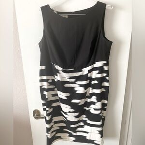 Dress barn black and white dress, Size 16, hidden zipper in the back, no pockets